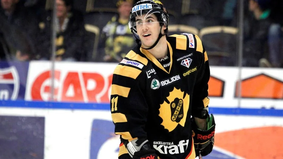 TVÅ POÄNG. Bud Holloway gjorde 1–1 och passade till 2–1 när Skellefteå vann. (arkivbild)