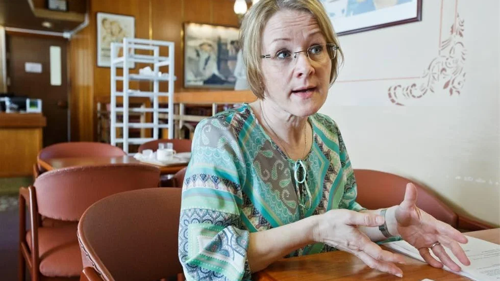 "Det första vi behöver göra att få in dem på en arbetsplats", säger Maria Stenberg och syftar till unga som är färdigutbildade. Det för att de inte ska hamna i  ungdomsarbetslöshet.