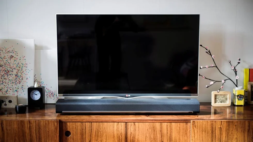 Det kan snart vara slut i rutan med lokala nyheter i TV4 trots att tittarna vill se mer. Ett olyckligt och ogenomtänkt beslut.