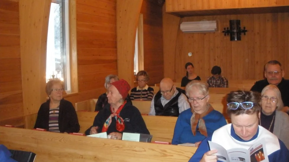 Några av deltagarna i adventsgudstjänsten i Vidsel.