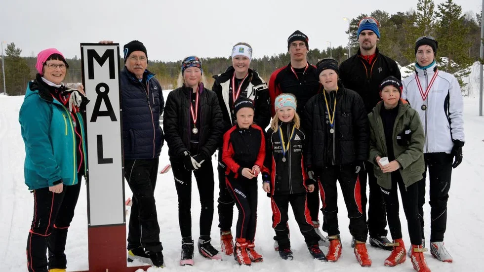 20 deltog i Arjeplogs sportklubbs motionstävling Renbergsloppet. Här är de flesta.