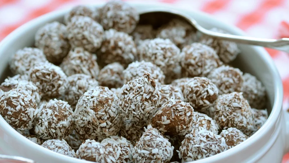 Ica återkallar Ica chokladbollar. Bollarna på bilden är dock några andra.