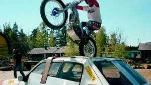 Det gick över både bil och stock när Finspong Trial Club hade uppvisning under motordagen.
Foto: Andreas Skogh