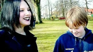 Foto: MATILDA AHL Therese Brändström och Tony Ottosson gillar att skriva dikter. Under kärleksveckan skrev båda dikter som fick pris.