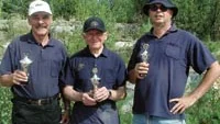 Segrare i Hjorted Trippel blev från vänster, Lars Spjut, Lars Lindström och Ulf Jönsson i Westervik Boulesällskap. Foto: MARGARETA LJUNGBLAD