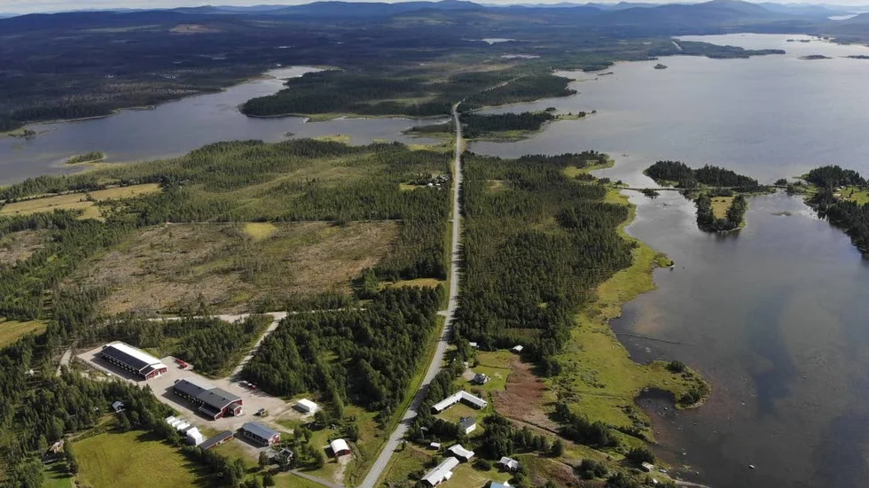 Området som Porsche och Västra Kikkejaur sameby tvistar om syns till vänster om Slagnäsvägen, längst upp i bild. Garagen Porsche huserar i i dag ligger i nedre vänstra hörnet.