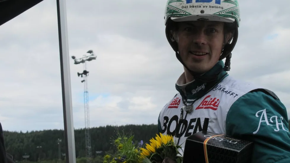 Antero Heinonen, lärling hos Petri Salmela, körde ende favoriten som höll för trycket i Bodentravets V5-omgång. Han spårade V5-3 från start till mål med Jo Jo Gunne.