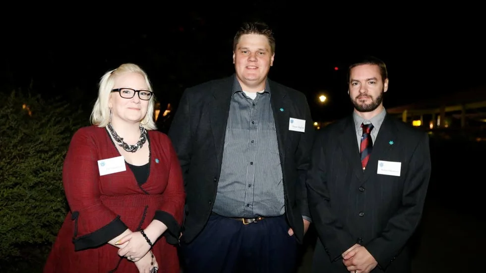 Hotade. Elin Håkansson, Magnus Häggblad och Robert Håkansson från Sverigedemokraterna i Piteå har blivit hotade av en partisympatisör på Facebook. (Arkivbild)