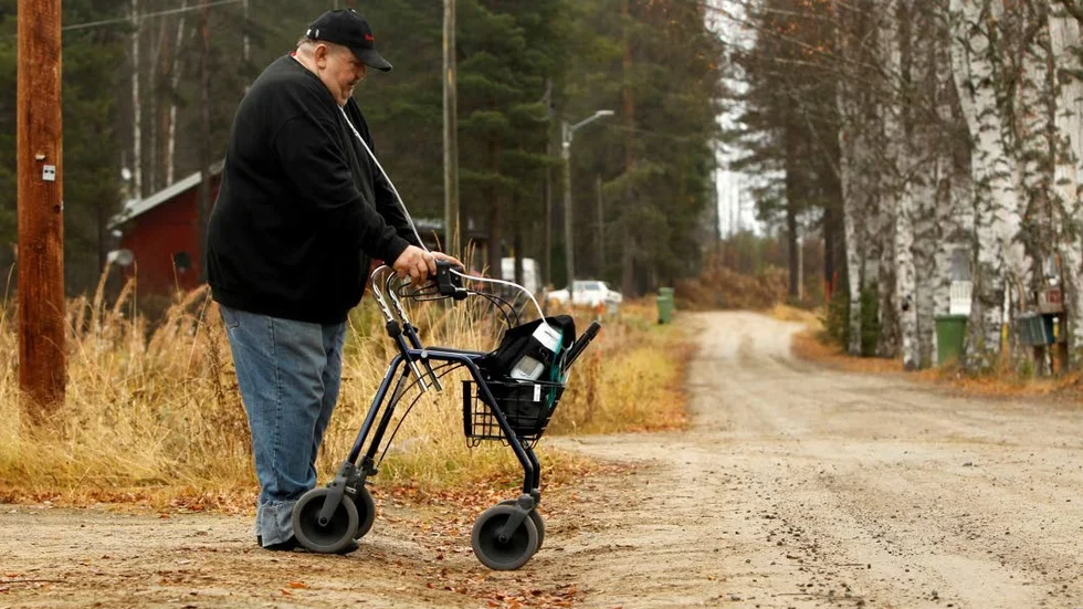 Från och till. Problemen att ta sig från tomten varierar. På hösten och vintern fylls groparna lätt igen, men efter en regnskur kan hålet bli stort.