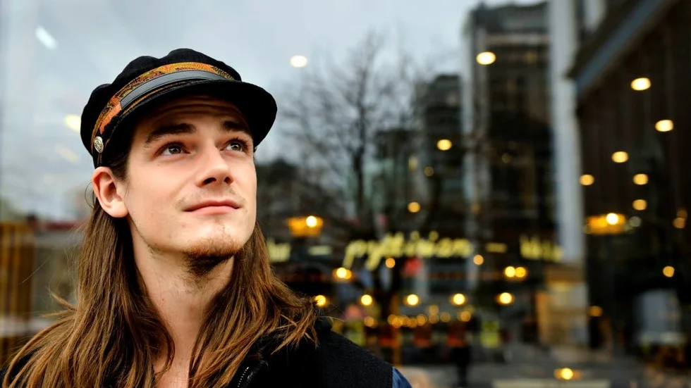 Petter Hedström ska sjunga Pharrell Williams hitlåt "Happy" i storbandstappning. "Det är en så fruktansvärt glad låt, och den är populär bland folket. Den är härlig och go. Jag tror att det kommer att bli underbart", säger han.
Fotograf: Henrik Montgomery/TT