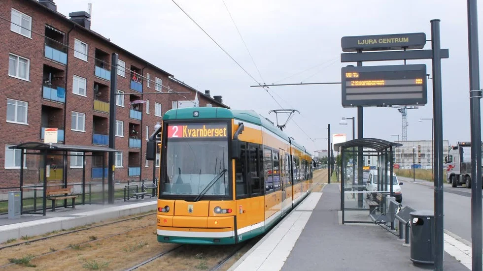 Åker kollektivt. Norrköpingsborna väljer att åka kollektivt framför att ta bilen , när de gör sina korta resor.