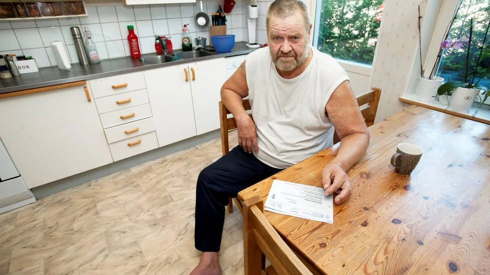 Preskriberat. Roland Pettersson tycker att åklagarmyndigheten kunde ha rappat på när de såg att ärendet snart skulle preskriberas. Han känner sig frustrerad och uppgiven och säger att han varken är den första eller den sista att drabbas av det här. Till råga på allt har han även fått grå starr, vilket han tror beror på allt blaskande med mediciner i ögonen, för ingen i släkten har det och hans syskon är äldre än vad han själv är.