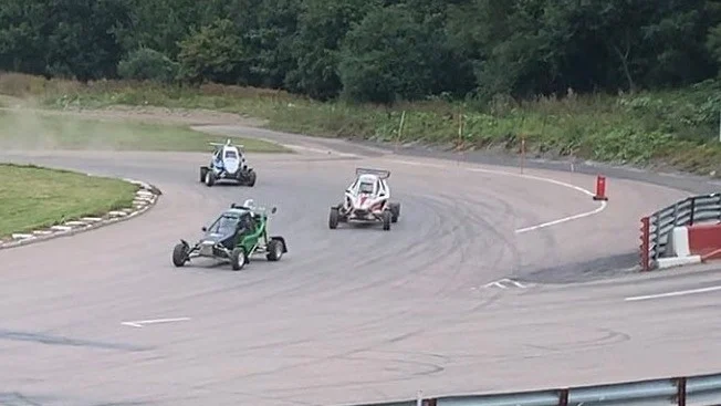 SMK Nyköpings Emil Naessén leder crosskarts klass Xtreme Junior inför sista deltävlingen.