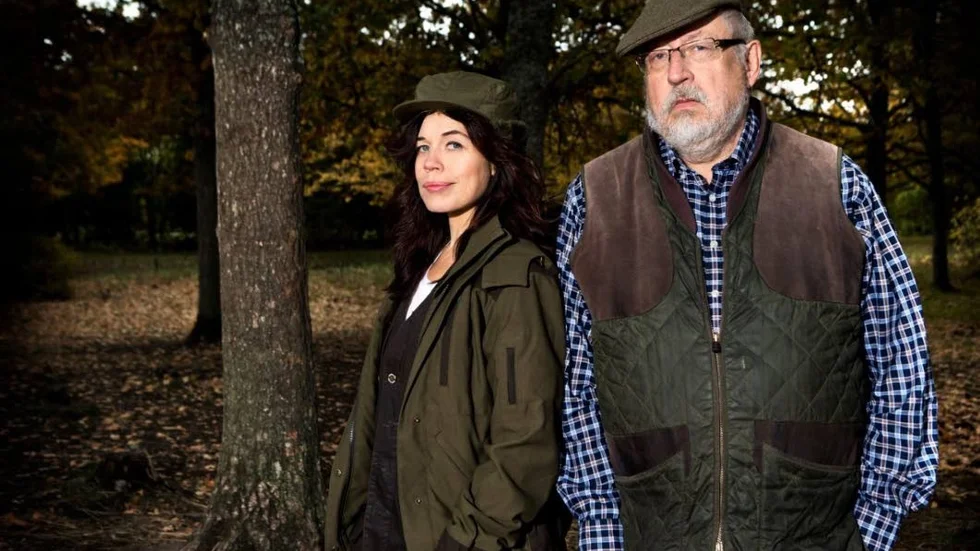 På jakt. I "På jakt med Lotta och Leif" lär sig Lotta Lundgren att jaga, av Leif GW Persson.
Foto: Magnus Liam Karlsson/SVT