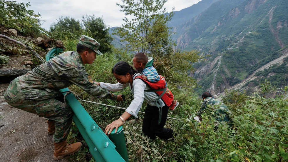 Regn väntas falla i jordbävningsdrabbade områden i Sichuan, Kina, vilket kan påverka räddningsarbetet.