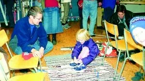 Lovisa Nilsson har med hjälp av pappa Gunnar hittat ett helt skidset som passar perfekt.
FOTO: GUNNAR JOHANSSON
