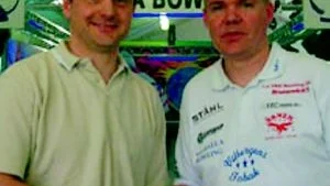 Mikael Ahlberg från Kulladal vann oväntat SM-finalen i bowling för Örnens Stefan Falkhäll.