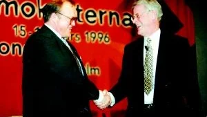 Förnyelse 1996. Göran Persson och Ingvar Carlsson på partikongress.
FOTO: SCANPIX