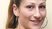 Angela Seropien satsar allt på sin sport Taekwondo för att nå OS i Aten 2004. I år får hon Pernilla Wiberg-stipendiet á 30 000 kronor, vilket kanske kan hjälpa henna en bit på vägen.
FOTO: ROBERT SVENSSon