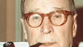 Pipan är attributet som gör att man inte kan ta miste... George Simenon, fransk-belgisk författare som också brukat kallas Maigret. Hans miljöskildringar av 40- och 50-talens Paris hyllas än i dag.
FOTO: PRESSENS BILD