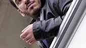 Samer Abdullahad går på socialbidrag och har ingen möjlighet att betala 2 000 kronor extra i februari. 
FOTO: ROBERT SVENSSON