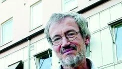 Verksamhetschefen på närsjukvården i Finspång, Rolf Hässler, tackar personalen för att man så entydigt säger ja till en privatisering. Foto: Titti Olovsson