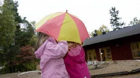 14 barn i Norrköping kan komma att stängas av från fritidshem och förskolor eftersom föräldrarna inte betalat in avgifterna trots upprepade påminnelser. (Barnen på bilden har inget med det här att göra).  Foto: Henrik  Montgomery/Scanpix