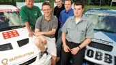Ett gäng rallygrabbar med sikte på helgens tävling, Holmen Skog Rally. Från vänster: Timo Huovinen, Mikael Lindqvist, Mårten Thörner (Tobias kartläsare), Pontus Stridh (ÖÖM-ledare totalt) och Tobias Gustavsson.
FOTO: NICLAS SANDBERG