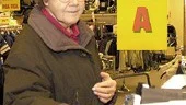 Greta Nilsson kom inte till affären för att det var rea, men hon passade ändå på att titta om det fanns några byxor som skulle passa.
FOTO: TITTI OLOVSSON