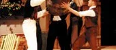 <I>Teater:</I>
Hjärtevärmande farskarusell