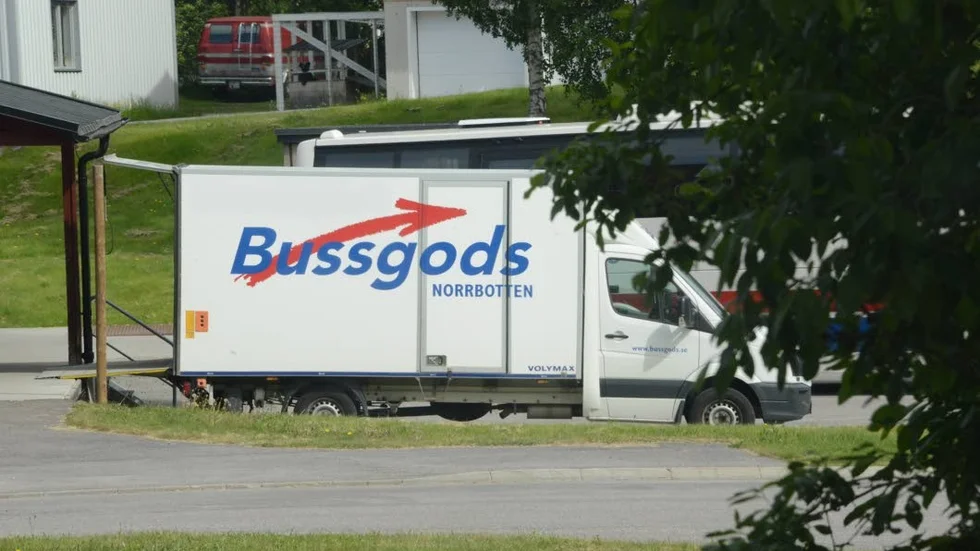Tio kommuner riktar gemensamt skarp kritik mot Länstrafikens beslut att lägga ner Bussgods. Man anser att det skett i det tysta, och att det saknas en ordentlig konsekvensanalys av nedläggningen.