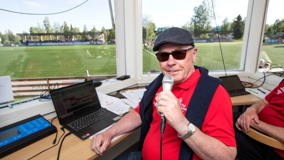 Claes Lundquist är en legendarisk speaker i Piteå. Nu kommer hans röst inte längre att höras i högtalarna på LF Arena, men säkert kommer han att vara på matcherna ändå. "Min fru är lika fotbollsintresserad som jag", säger han. (Arkivbild)