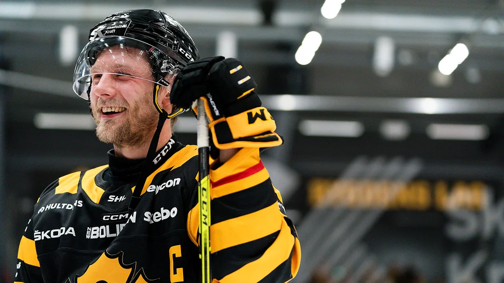 Oscar Möller stannade hemma i Sverige istället för att åka till Nordirland. Detta då familjen väntar tillökning i dagarna.