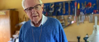 93-årige Gösta gör träkors till konfirmander – "Du har gjort ett minne för livet"