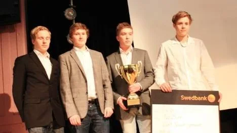 Björn Haugum, Marcus Wallson, Dennis Andersson och Ludvig Ylisuvanto knep förstapriset i uppfinnartävlingen "Blixtlåset" - och Siemens Innovation Award - med uppfinningen  "No Burn" - en silikonplatta som hindrar att maten bränner vid i kastrullen.