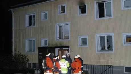 Polisen misstänker att branden i lägenheten i flerfamiljshuset på Eskilsvägen var anlagd.