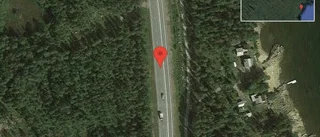 Fordon stillastående på E4 - helt stopp i ett körfält