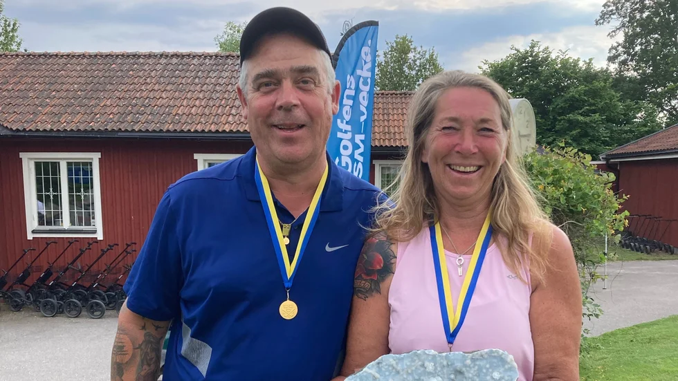 Tony Wigander och Susanne Wigander har all anledning att vara glada sedan vunnit SM i äkta makar/sambor + 100.