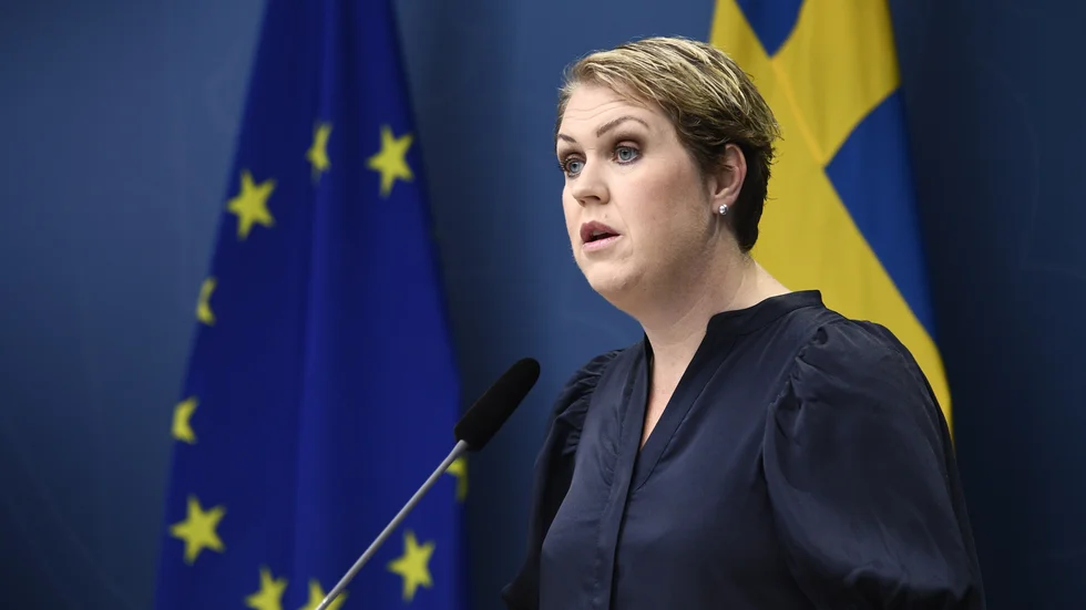 Socialminister Lena Hallengren (S) presenterar lagförslag och regeringsbeslut kopplade till hälso- och sjukvårdens beredskap i kris och krig.
