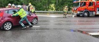 Polisanmälan upprättas efter trafikolycka på riksväg 40 • Kvinna fick föras till sjukhus