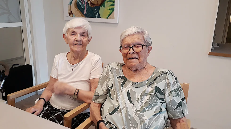 "Jag trivs fantastiskt bra och personalen är lyhörd", säger Inga-Britt Ericson, 94. Hon och Anna-Lisa Silverplats, 86, trivs väldigt bra på Björknäsgården i Boden.