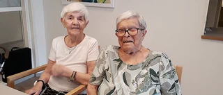 Anna-Lisa, 86, och Inga-Britt, 94, hyllar kritiserade boendet • "Man ska inte gnälla så mycket"