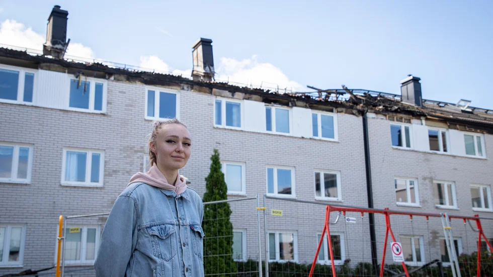 Julia Collin hoppas på att få ta sig förbi avspärrningarna och kolla till sin bortresta väns lägenhet. 