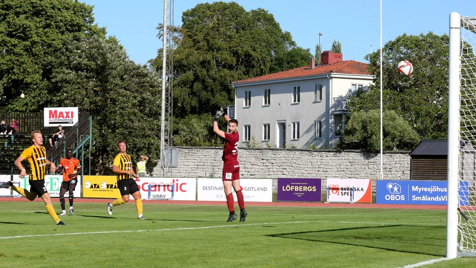 Modou Lamin Touray smeker in 1-0 till Gute strax före paus.
