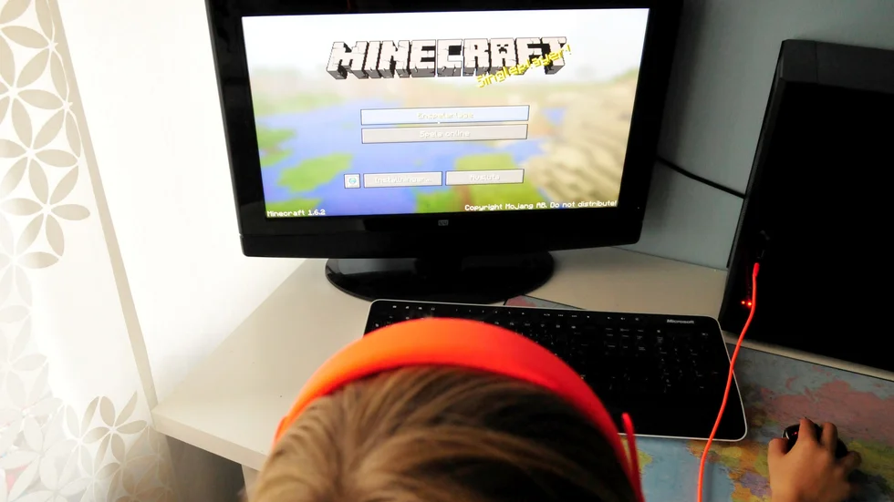Krönikörens undran: Är det sonens slit med Mincraft som gör att han kan lösa knepiga logisiska uppgifter? 