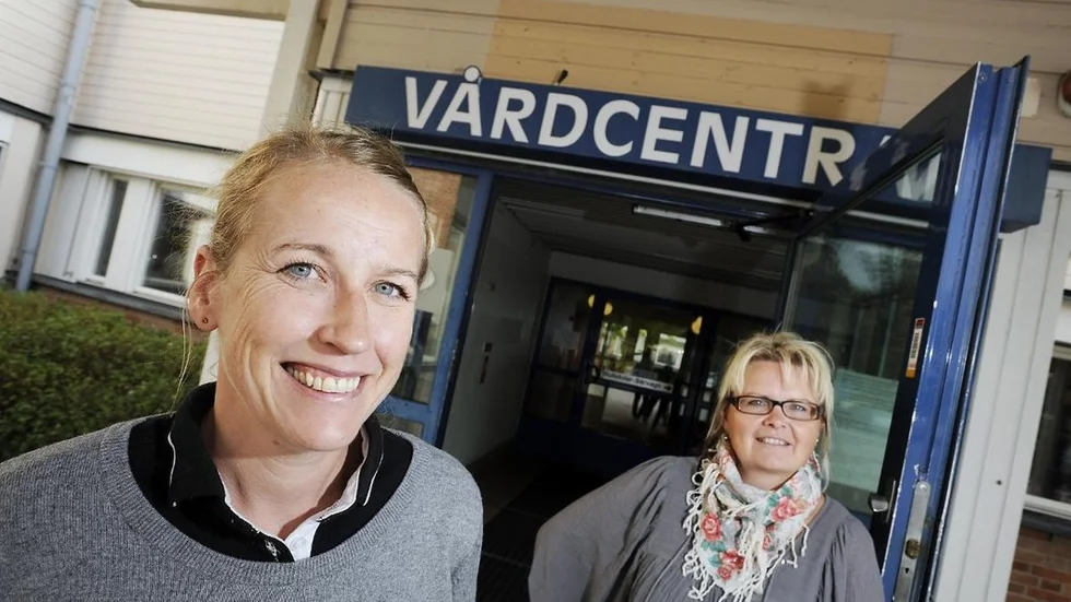 Åsa Kullgren (S) och Monica Lindell Rylén (S) före valet 2014, då Socialdemokraterna lovade en familjecentral i Mariefred.