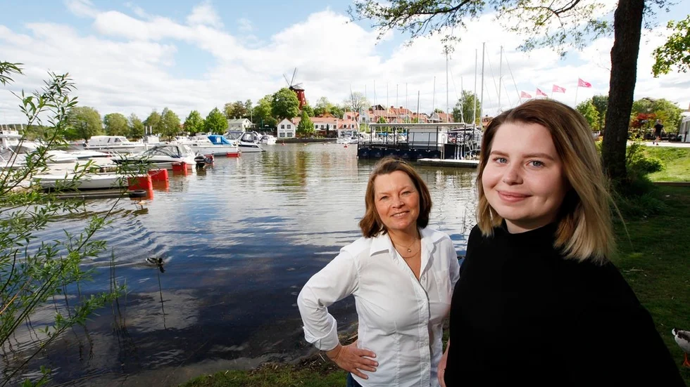Turismansvarige Anette Lilja tillsammans med Lina Vibeck som ska ta hand om besökare hela sommaren.