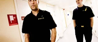Förövarnas taktik: Låtsas vara poliser