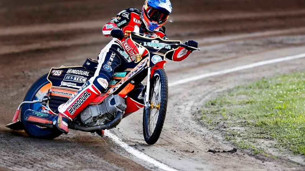 Dansken Mikkel Michelsen glänste när Smederna slog Indianerna på bortaplan i Kumla med 48–42.