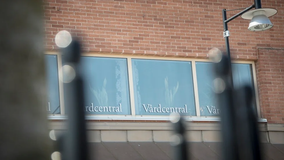 Vårdcentralen Centrum i Flen forsätter att ha problem i verksamheten.